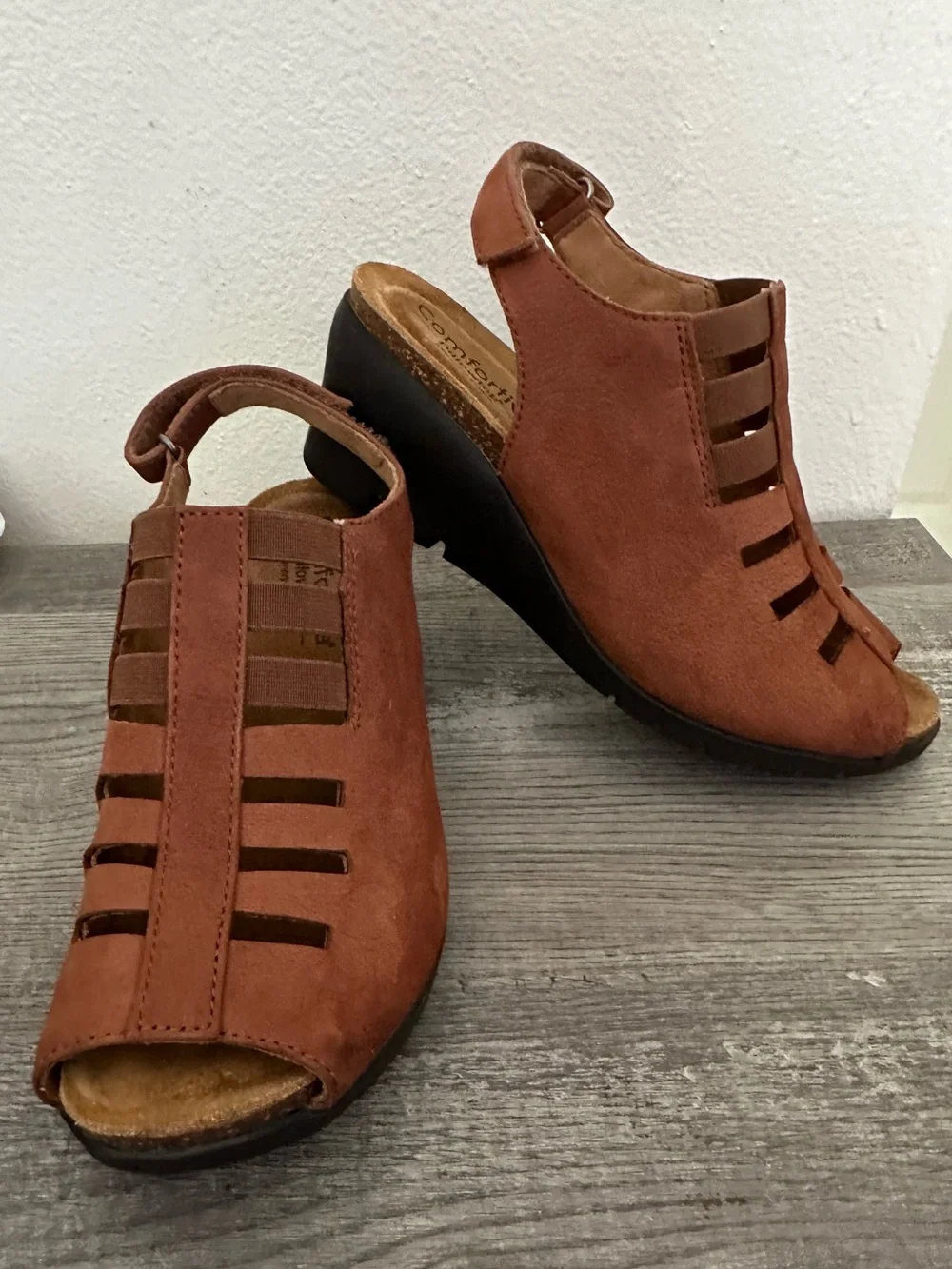 Alana  Comfortiva Women's Rust Brown Wedge Sandals Size 6